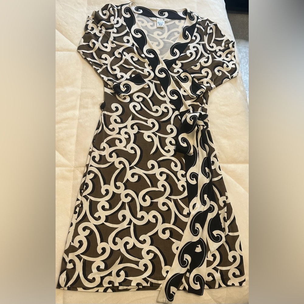 Diane Von Furstenberg Authentic Silk Wrap Dress Brown Black & White Size 2